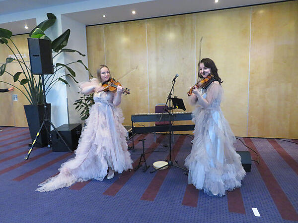 カンファレンス初日の朝は優雅な音楽でスタート