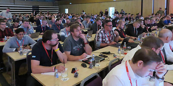 初日の参加者たち。400名が参加したという