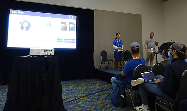 プレゼンテーションを行うSun氏（左）とConners氏（右）