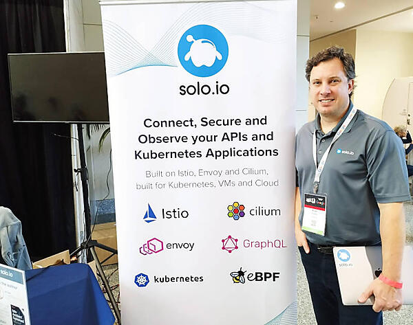 Solo.ioのブースの前で