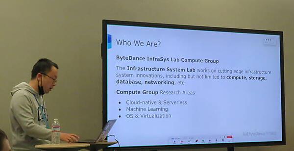 Larkの紹介をするAndy Wang氏