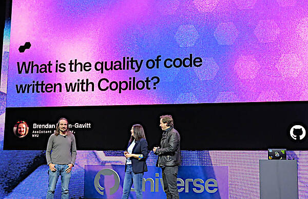 NYUのアシスタントプロフェッサーを登壇させて研究について解説