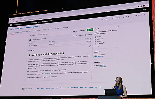 Private Vulnerability Reportingのデモを行うCatlin氏