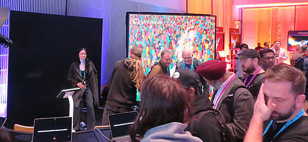 タッチアンドトライができるブース