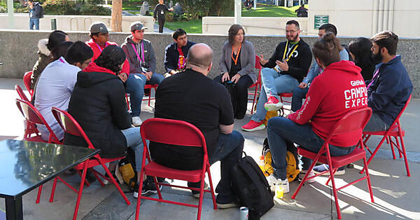 突発的に始まったと思われるいわゆる「オフ会」？