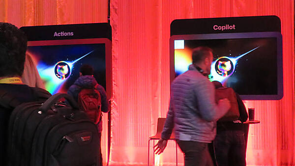 CopilotとActionsは隣同士のブースで展示