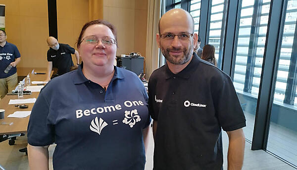 記者会見の後に筆者に向けて追加の説明を行ってくれたVasquez氏（左）とSeletskiy氏（右）