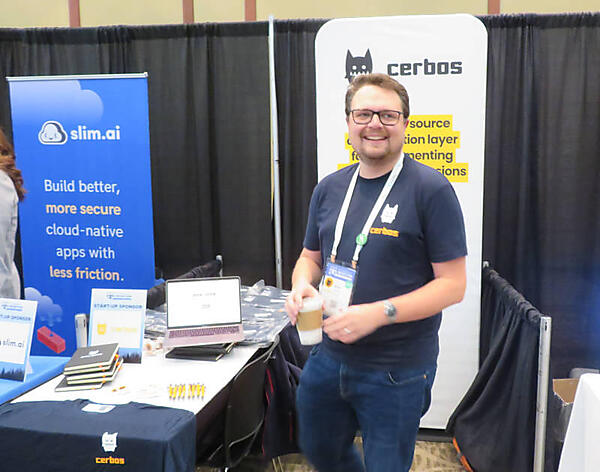 Cerbosのブース。最小のブースだが、人気は高かったようだ