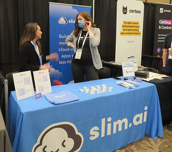 Slim.Aiのブース。PCなどは置かずノベルティの配布に特化している