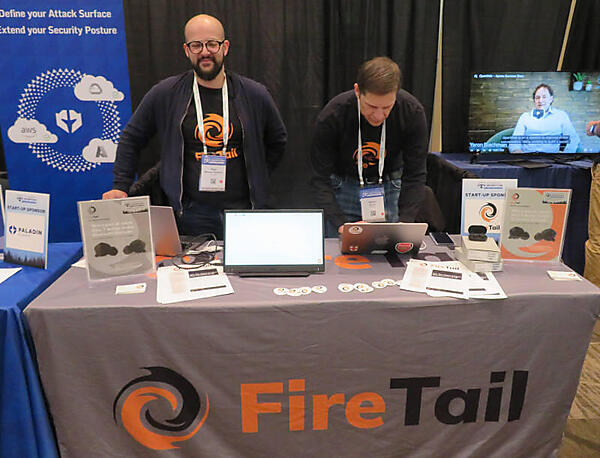 FireTailのブース。最小サイズのブースで頑張っている