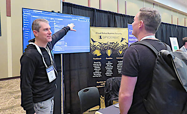 Spyderbatのブース。デモには多くの参加者が集まっていた