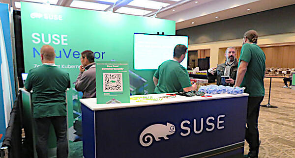 SUSEのブースではおなじみのカメレオンのノベルティが人気