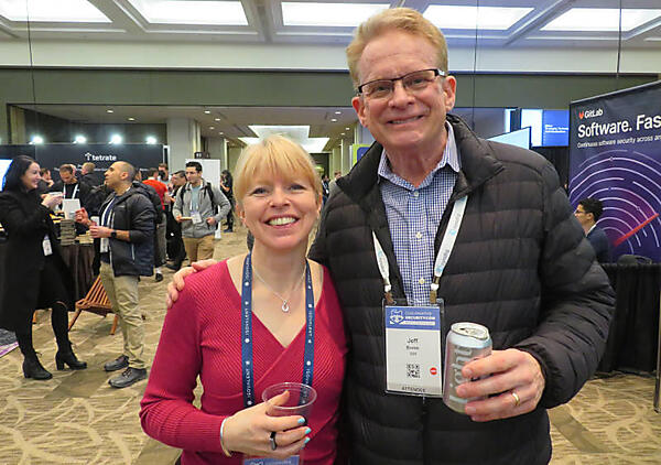 IsovalentのLiz Rice氏（左）とIBMのJeff Borek氏（右）