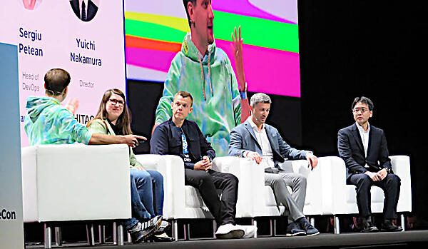 壇上の一番右端が日立の中村雄一氏