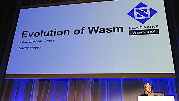 WebAssemblyの進化について解説するHayes氏