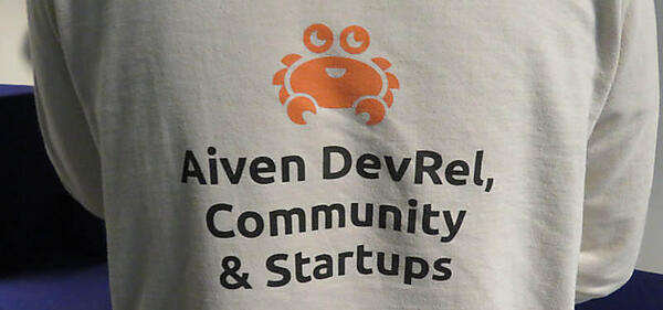 Blanc氏が着用していたDevRelのTシャツ。可愛いカニがマスコットだ