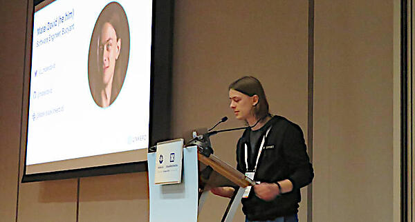 プレゼンテーションを行うMatei David氏