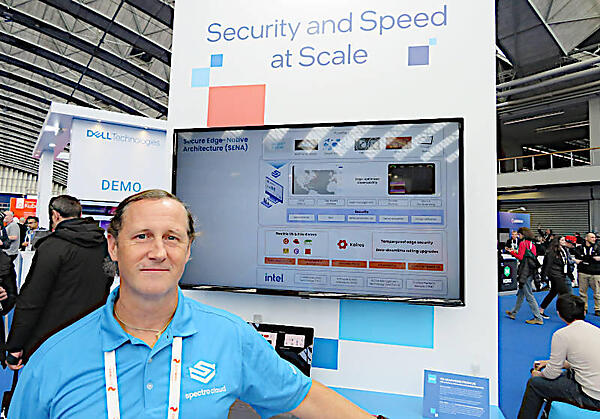 Spectro CloudブースのJeremy Oakey氏