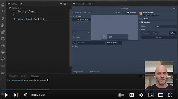 左がソースコード、右側には可視化されたモジュールなどが表示されている