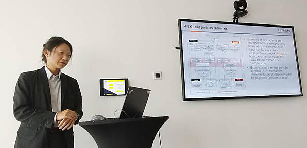 筆者（乗松）によるプレゼンのようす