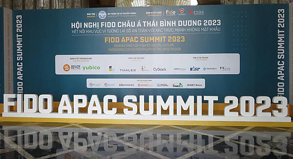 カンファレンス会場のエントランスに掲げられていた大看板