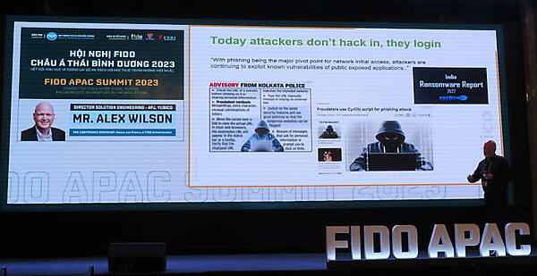 記事を例にアタッカーがログインすることがシステム侵入の第一歩と説明