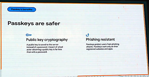 Passkeyが安全な理由として公開鍵を挙げ、フィッシングへの耐久性も上がると説明