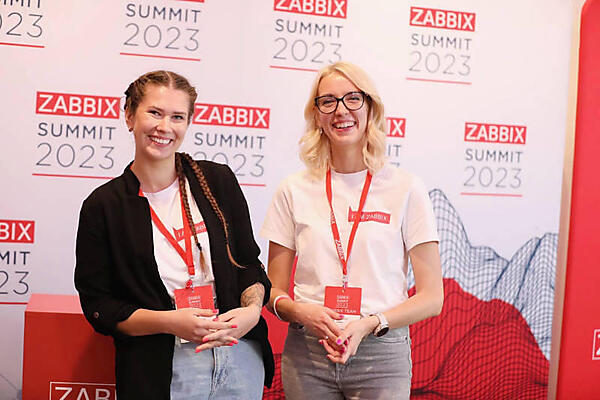 Eliza Sekace氏（左）とElina Pulke氏（右）