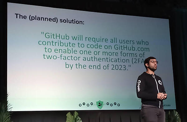 2023年末までに2要素認証を必須にすると説明