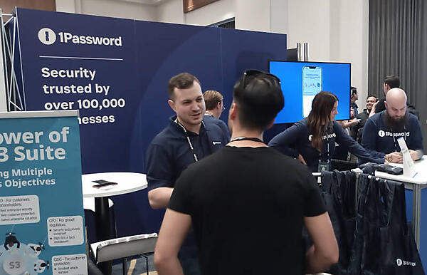 1Passwordのブース。入口近くという好立地の利点を活かしていた