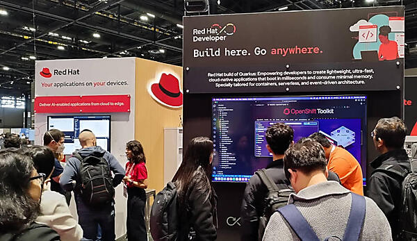 Red Hatはデモ主体で参加者と対話を重視するスタイル