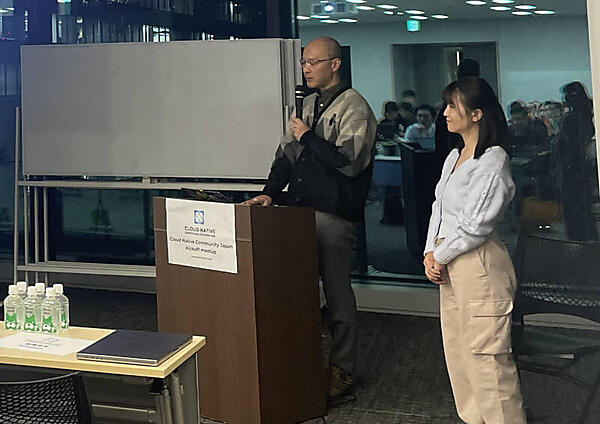 武藤 周氏（左）、解 紫（Xie Ziyi）氏（右）