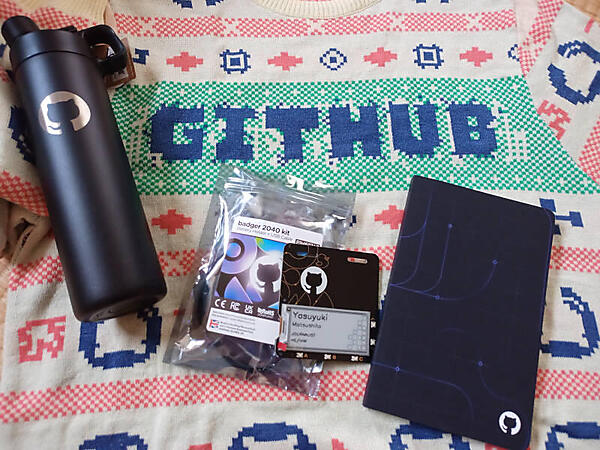 オシャレなノベルティ。アグリーセーターはネタとしては抜群の出来だろう