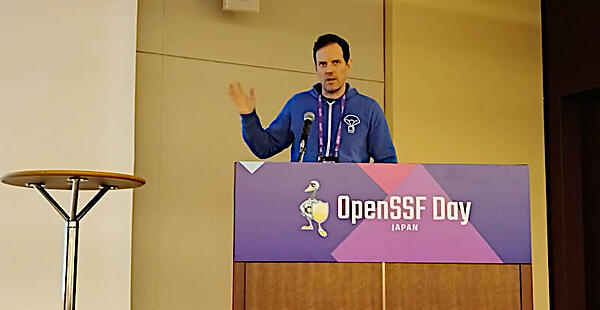 プレゼンテーションを行うCappos氏