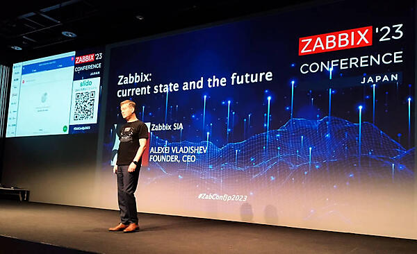 プレゼンテーションを行うVladishev氏