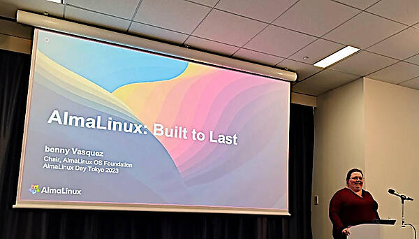 プレゼンテーションを行うbenny Vasquez氏