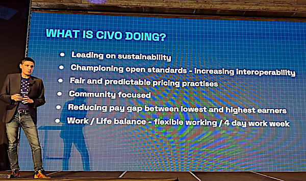 企業としての姿勢を紹介。フレックスだけではなく週4日の勤務を推奨