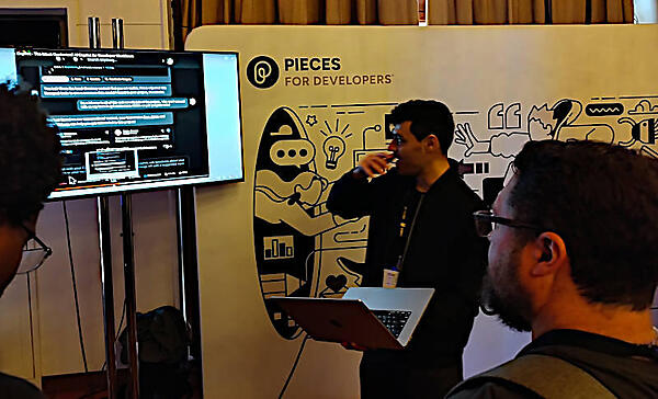 生成型AIを使ったデベロッパー向けアシスタントを提供するPiecesのブース