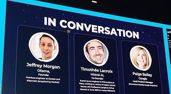 最初のパネルディスカッションにはOllamaとMistral AIの創業者が登壇