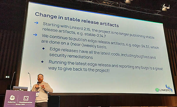 2.15からステーブルなArtifactを一般公開しないという部分の説明