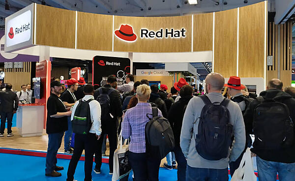 Red Hatのブースはいつも大盛況
