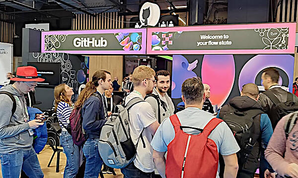 GitHubのブースの中心となるキャラクターはモナリサ