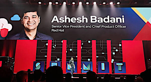 キーノートに登壇したのはAshesh Badani氏。Red Hatにおける製品統括の責任者だ