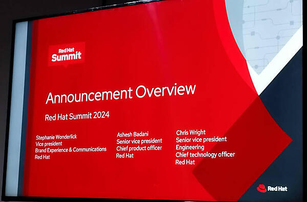 メディア向けブリーフィングの登壇者は製品担当SVPのAshesh Badani氏とCTOのChris Wright氏