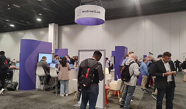 InstructLabは実際に体験しようとする参加者でいつも満員