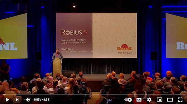 2日目の午前中に行われたセッション。多くの参加者の注目を集めていた