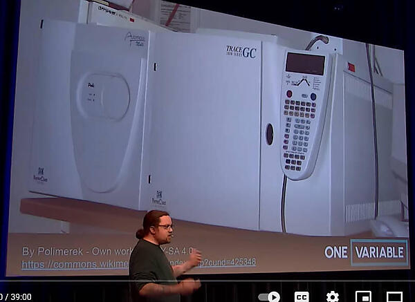 ガスクロマトグラフィーの分析機器をサンプルとして紹介