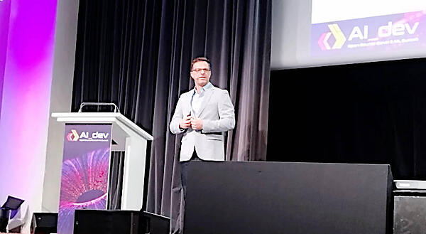 キーノートで講演を行うHaddad氏