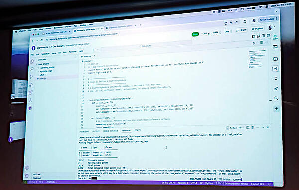 編集から実行までStudioを離れずに実行するようすを見せたデモ