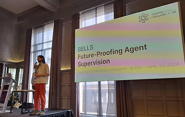 セッションを行うDorn氏。影になっているのがVariengien氏